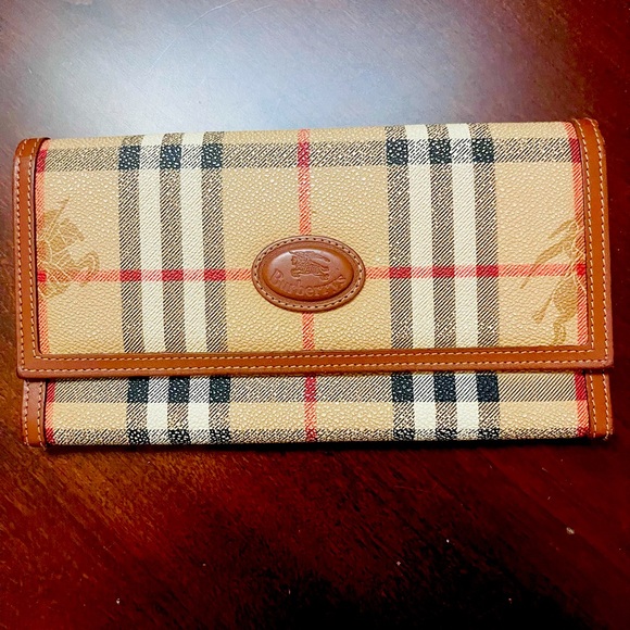 Authentic Burberry bifold wallet - Picture 1 of 3